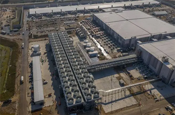 You are currently viewing 微软Fairwater AI数据中心提前上线：搭载数十万块GB200超级芯片