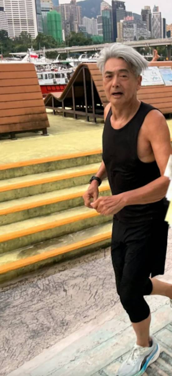 You are currently viewing 70岁周润发跑步近照流出 双颊凹陷被疑“瘦到脱相”