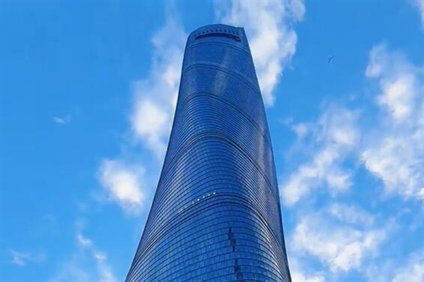 You are currently viewing 台风巴威逼近！上海中心1000吨阻尼器开始摆动