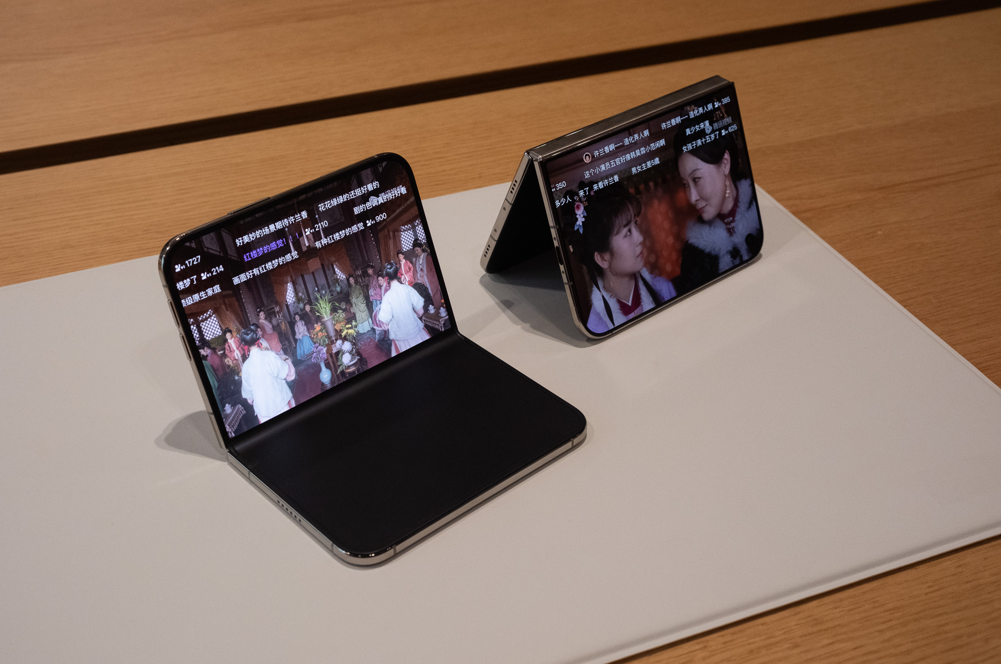 You are currently viewing 我用 iPhone Duo 刷小红书、淘宝、飞书，发现作用不只是装「阔」